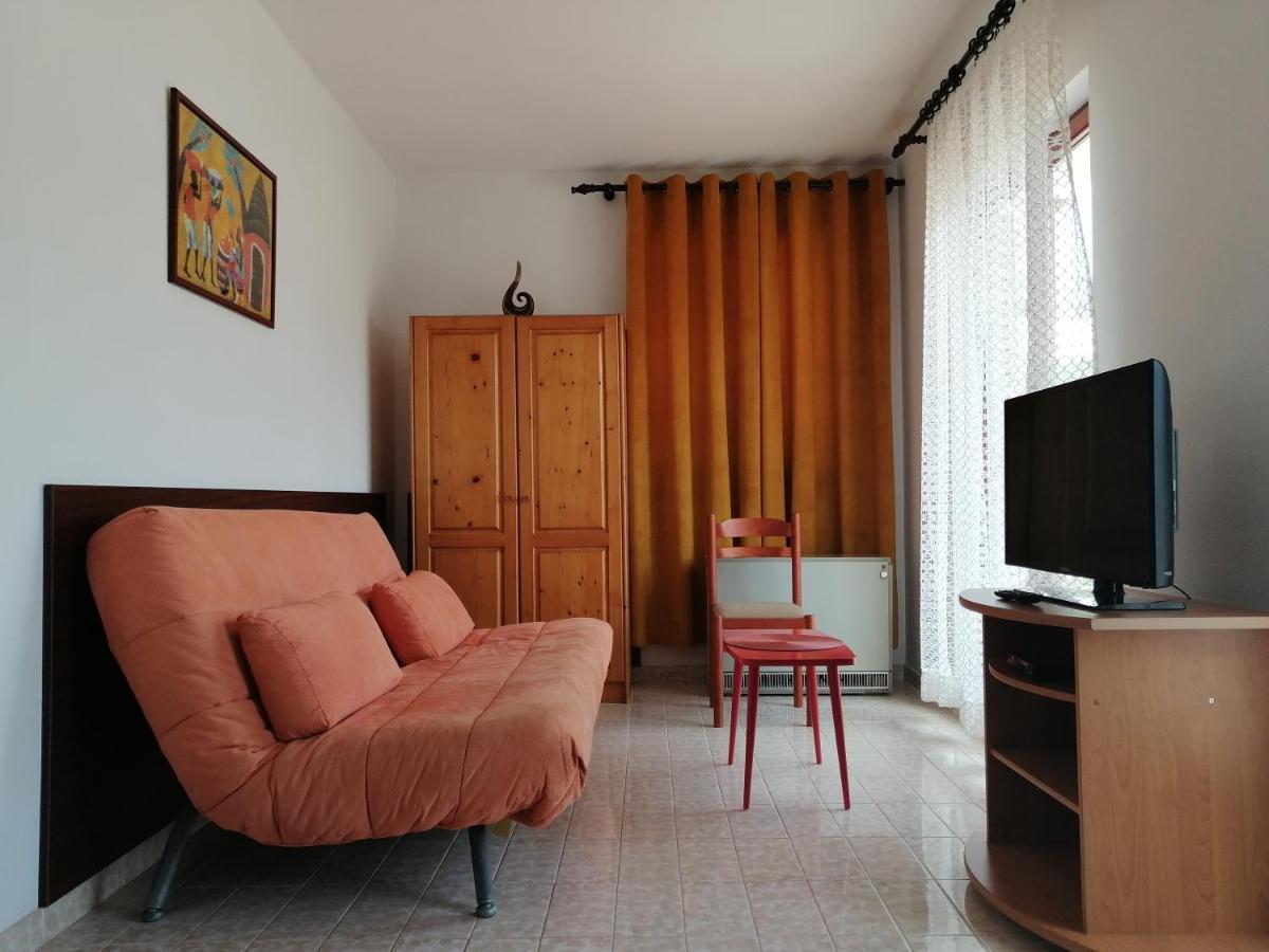 Lovely Apartment With Big Terrace In Budva Buitenkant foto